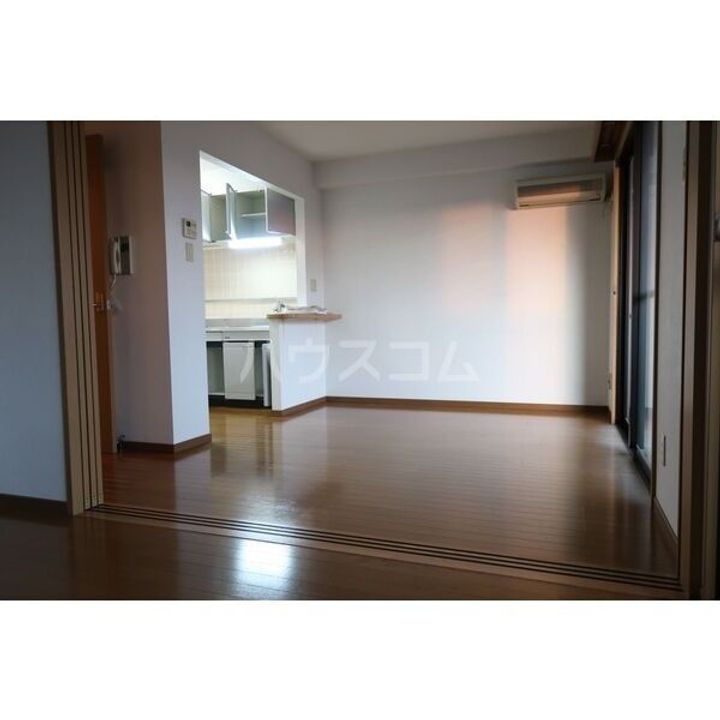 アルファレジデンスイーストの居間