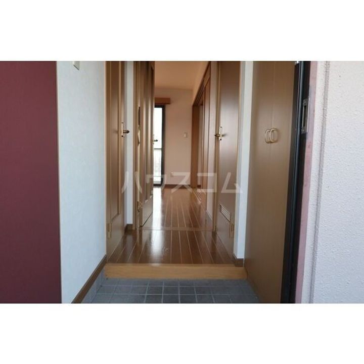 アルファレジデンスイーストの玄関