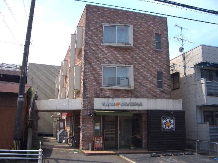 SUZUKIビルの外観