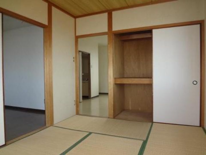 第二青木ビルの居間