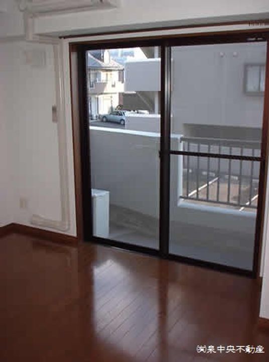 サンパティーク泉中央の居間