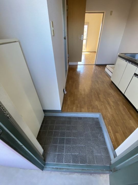 静岡県浜松市中央区高丘西4(マンション)の賃貸物件の玄関