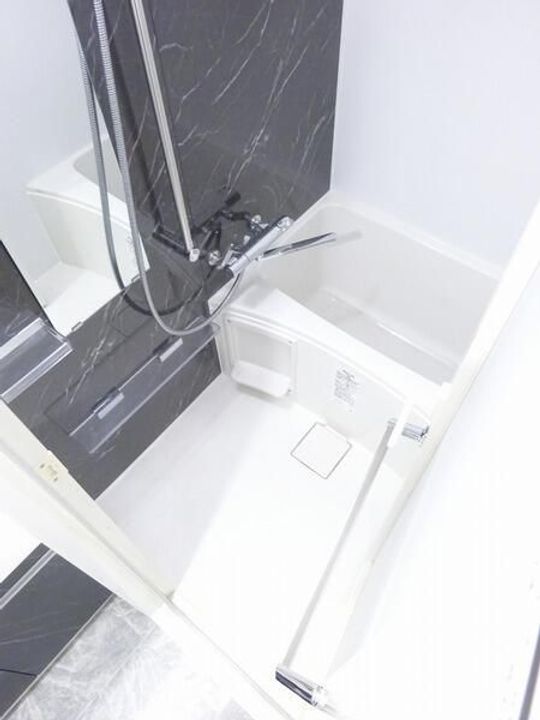 神奈川県横浜市中区末吉町1の賃貸マンションの風呂