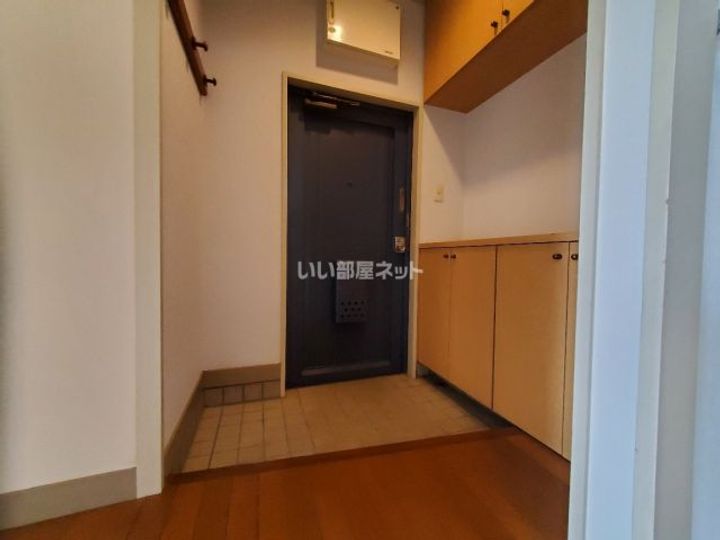 和歌山県和歌山市鳴神(アパート)の賃貸物件の玄関