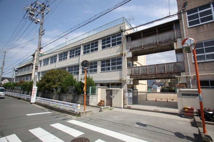 グラン・ドミールの周辺