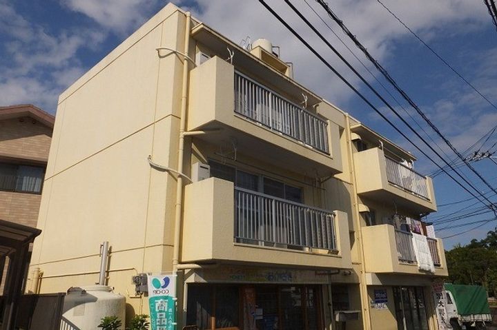 芸短コーポの外観