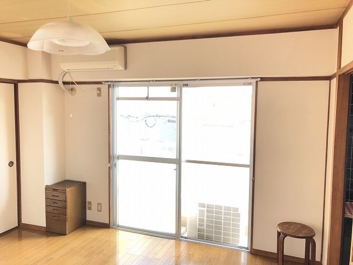 芸短コーポの居間