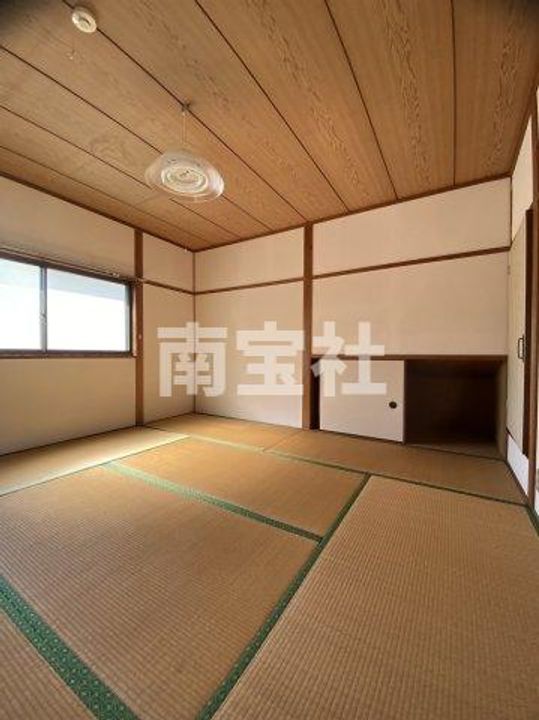 畦地アパートの居間
