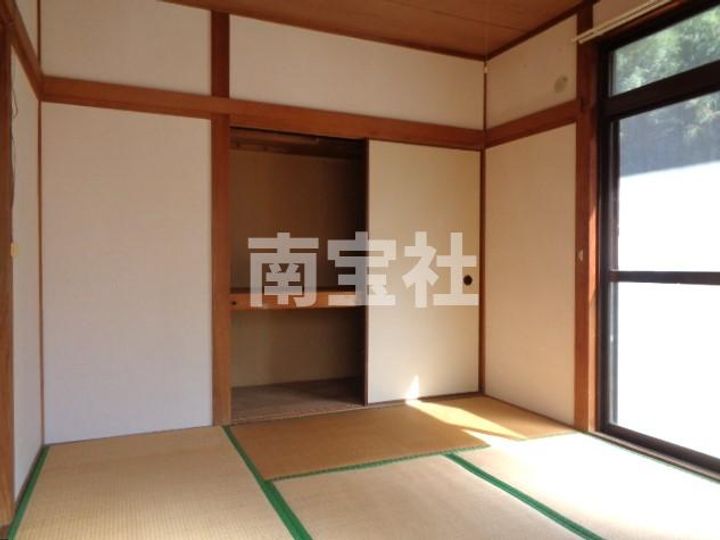畦地アパートの内装