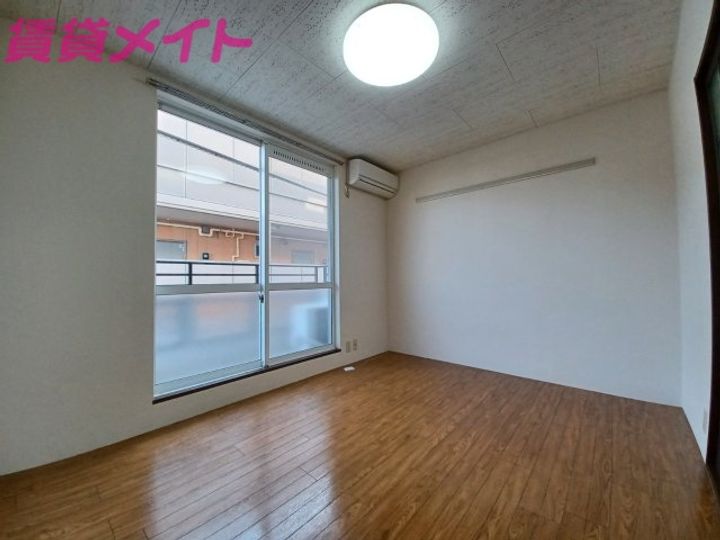 フィルハイツの居間