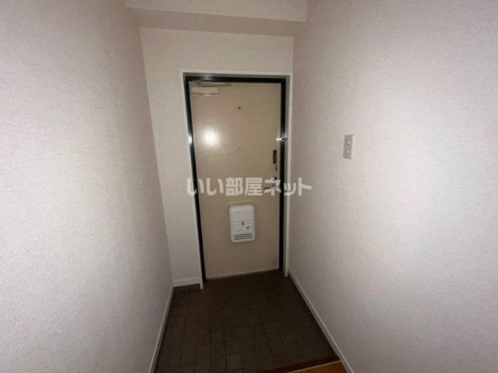 兵庫県明石市魚住町住吉1(マンション)の賃貸物件の玄関
