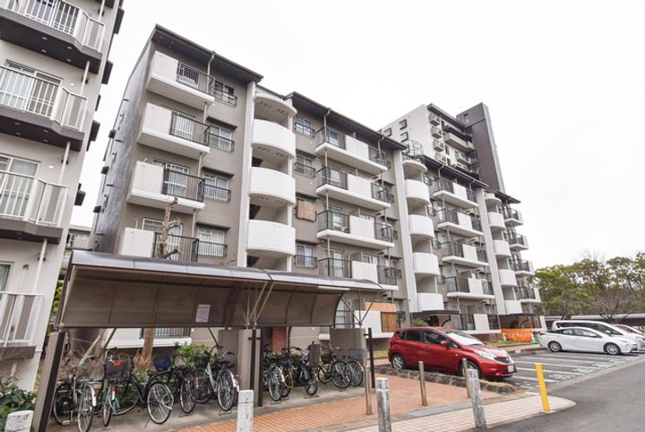 UR神宮東パークハイツの外観