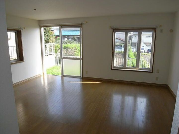 神奈川県横浜市青葉区市ケ尾町(一戸建)の賃貸物件の居間