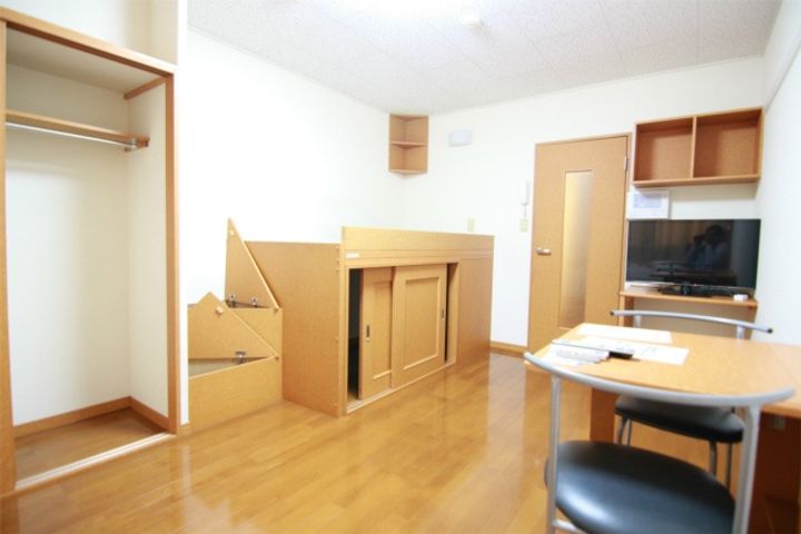 山口県下関市綾羅木新町4(アパート)の賃貸物件の居間