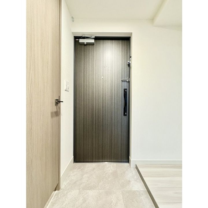 シーズンフラッツ東十条の玄関