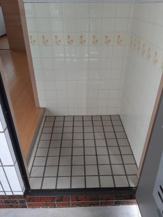 ふじハイツの玄関