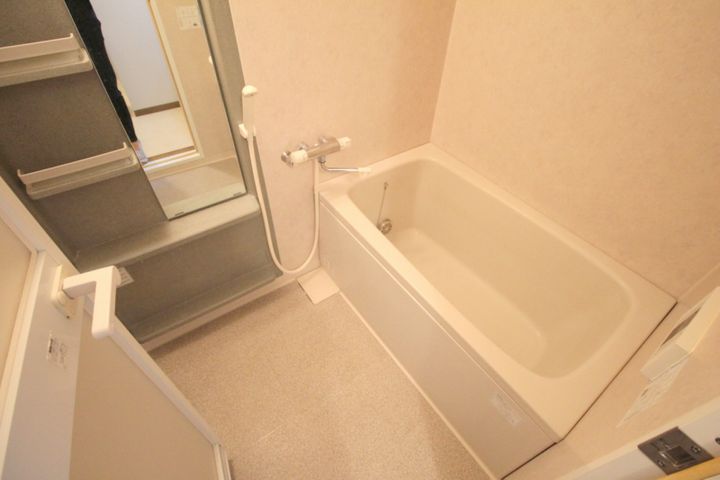 大阪府吹田市山田西3の賃貸マンションの風呂