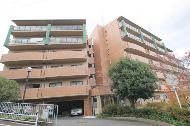 大阪府吹田市山田西3の賃貸マンションの外観