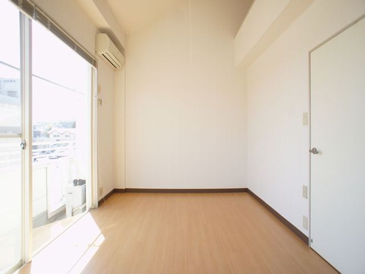 アローハイムの居間