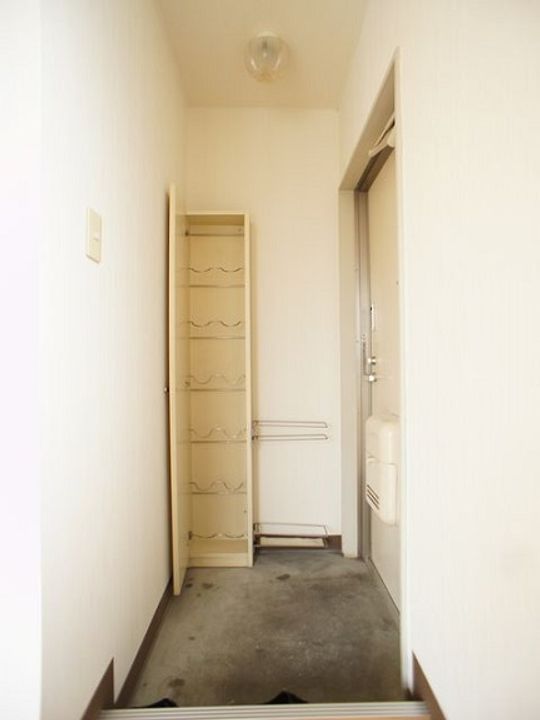 アローハイムの玄関