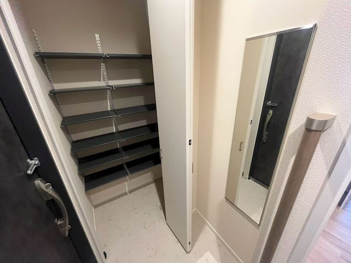 神奈川県藤沢市鵠沼神明2(マンション)の賃貸物件の玄関