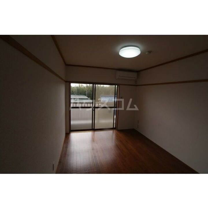 サンメゾン24 Cの居間