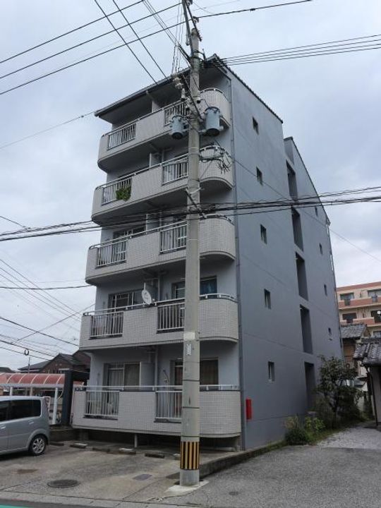 LUXYマンションの外観