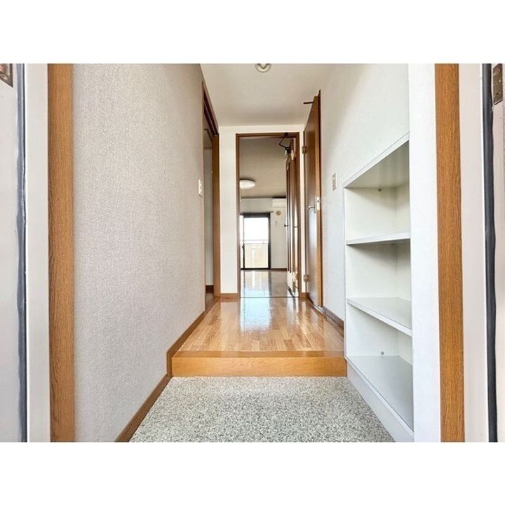 静岡県沼津市平沼(マンション)の賃貸物件の玄関