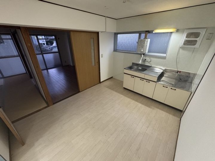 池広ビルの居間