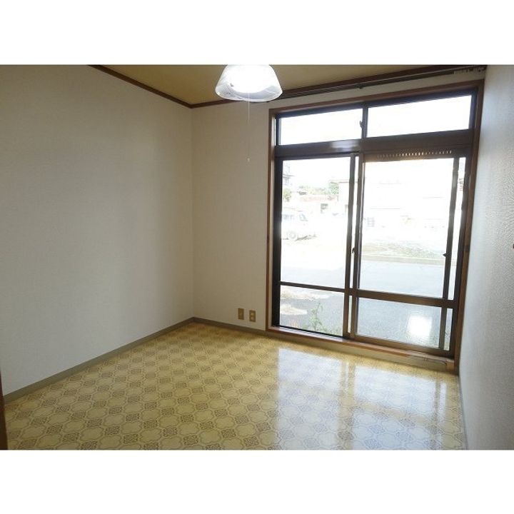 コーポ社の居間