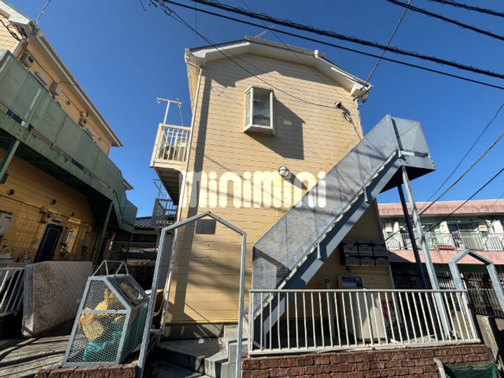 プラザ鶴川B棟の外観