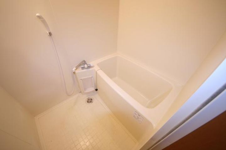 ラヴェニューモリIIの風呂