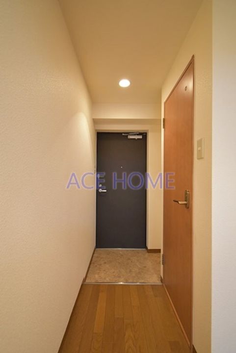 レジェンドール堺筋本町の玄関