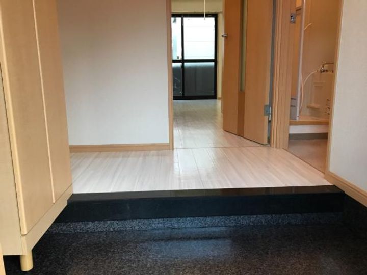 岡山県倉敷市大島の賃貸アパートの玄関