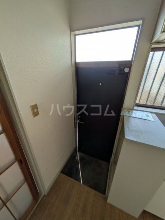 メゾン・ド・ユリの玄関