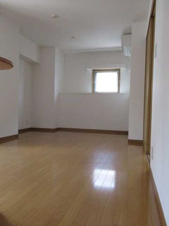 クレール中野の居間