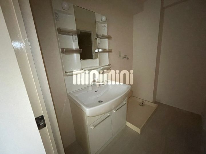 ミレニアム表台の内装