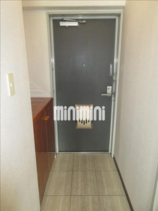 バーディフラッツの玄関