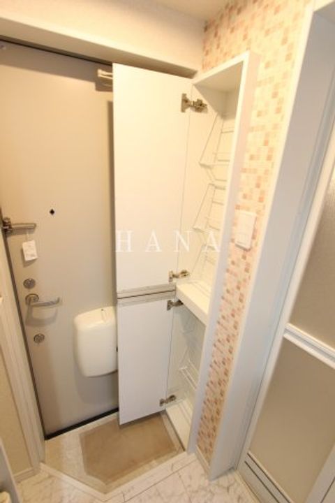 ユナイト六浦セグラーテの玄関