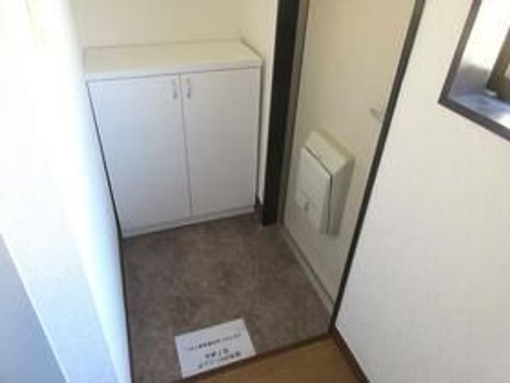 コーポ ワタナベの玄関