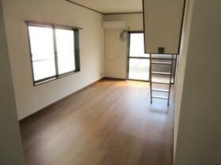 コーポ ワタナベの居間