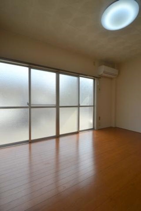 段堂マンションの居間