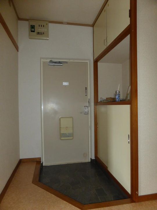 シティハイツ片田の玄関