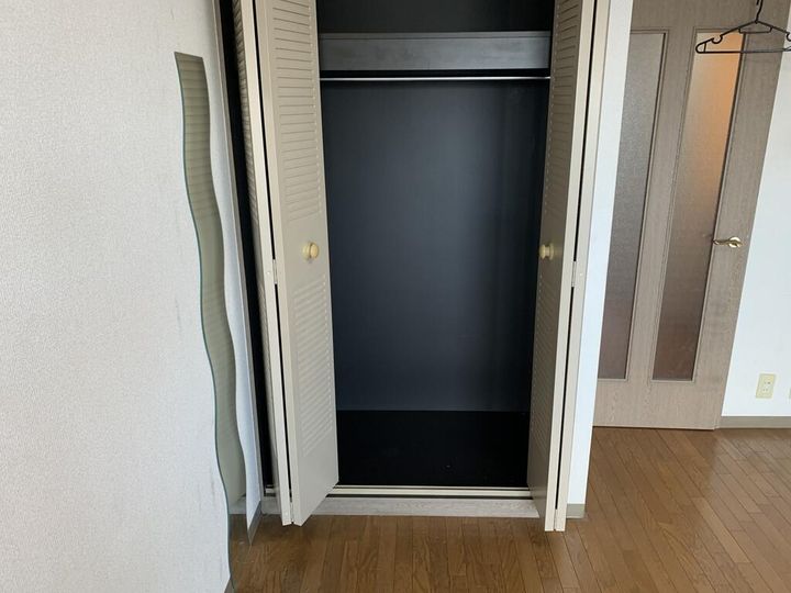 シャトラン弓木参番館の内装