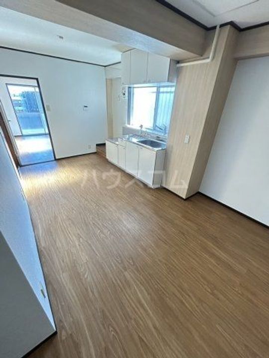 シャトル松尾の居間