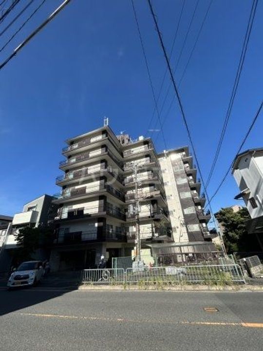 シャトル松尾の外観