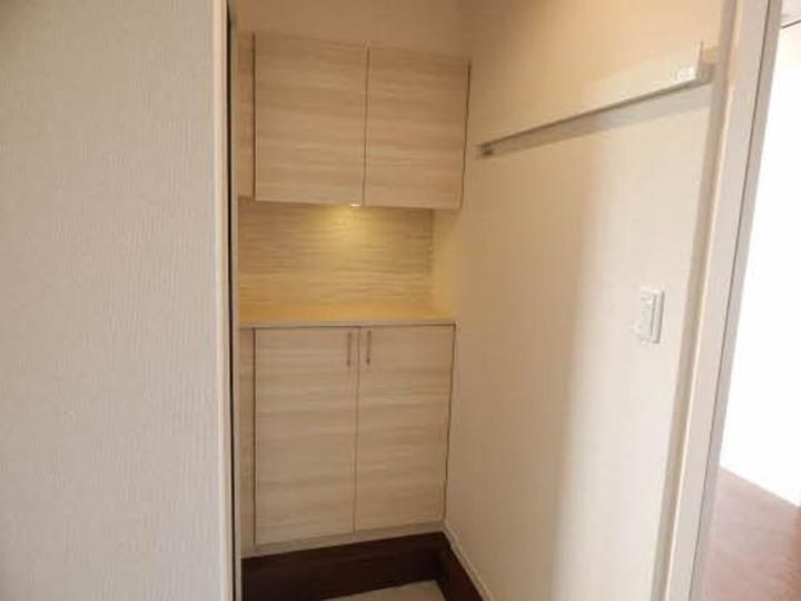 コンフォール川原田 E棟の玄関