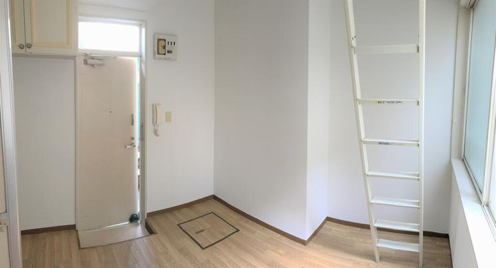 メゾンレイAの居間