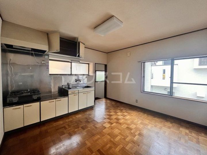 内田アパートの居間