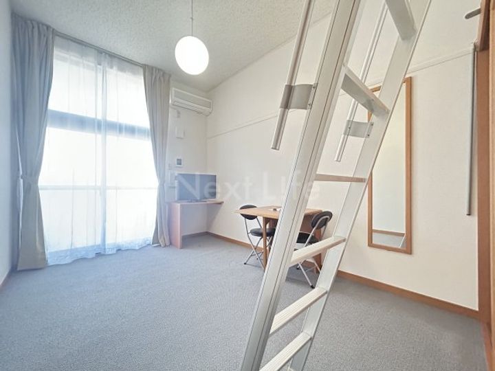 レオパレスグランパルク小柳の居間